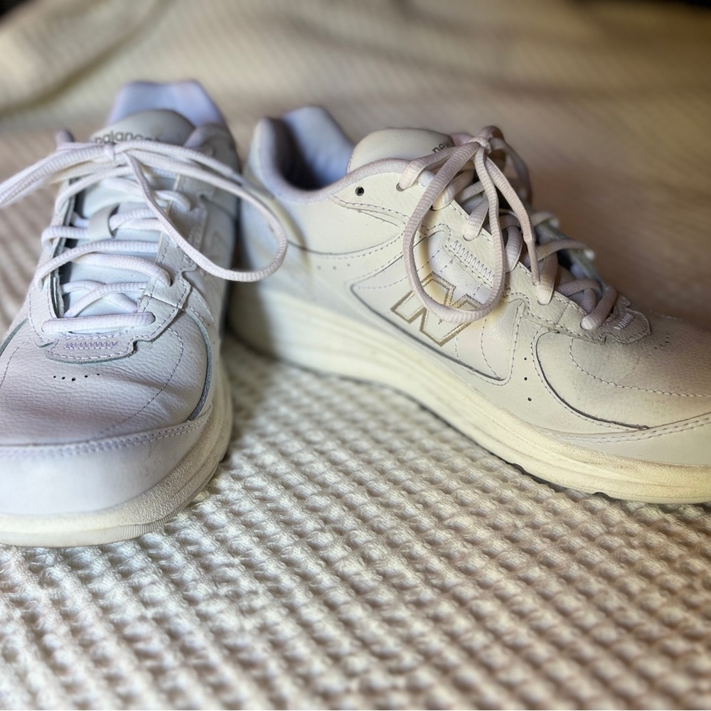 New Balancece Walking Tennis Athletic Shoes Women Size 9